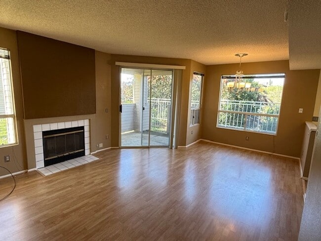 Building Photo - 2-Bedroom, 2-Bathroom Ground Level Condo in Hercules