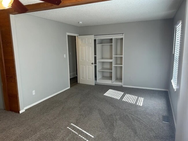 Photo - 4742 Malaya St