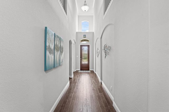 Photo - 352 Long Meadow Way