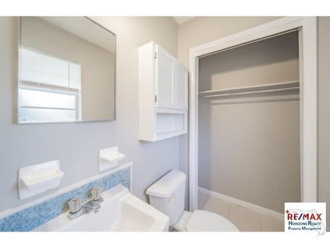 Photo - Charming Brick Ranch!