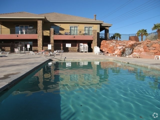 Building Photo - Red Rock Ridge Student Housing Rental