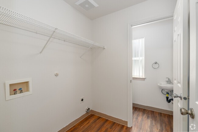 2BR, 1.5BA - 960SF - Laundry & Half Bath
