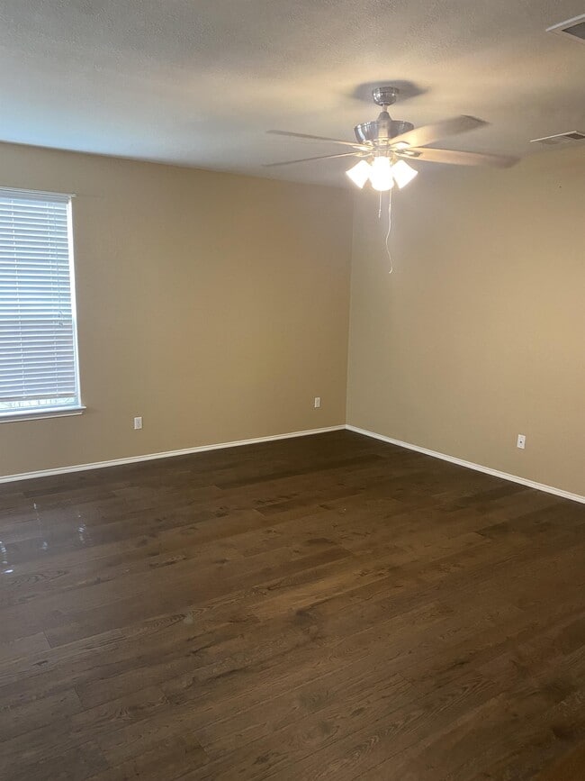 Photo - 3216 Claymore St