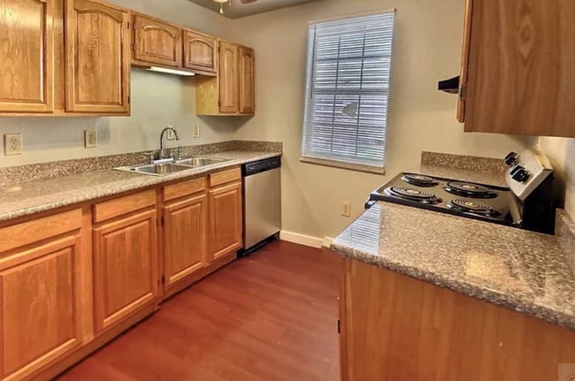 Photo - 5806 Avenue S 1/2