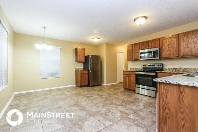 Photo - 818 Runnymede Dr