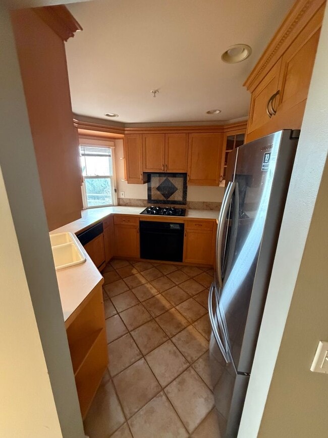 Photo - Tastefully Updated 2bd 2bath Queen Anne Condo for Rent! Unit 502