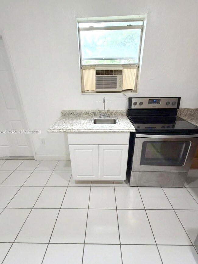 Photo - 601 NE 180th St Unidad B