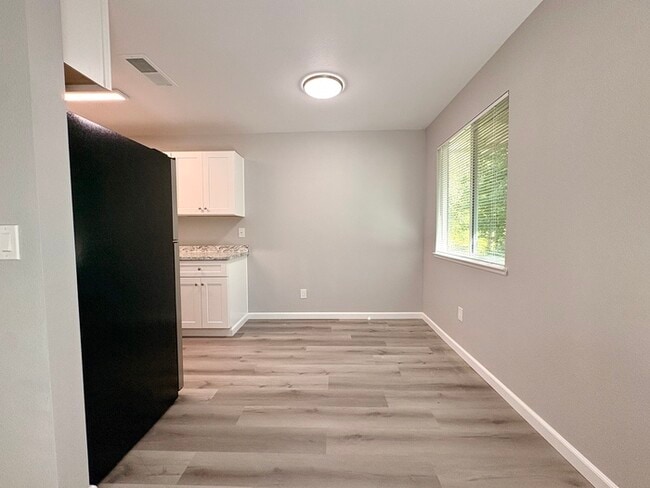 Photo - Beautifully updated Auburn apartment!