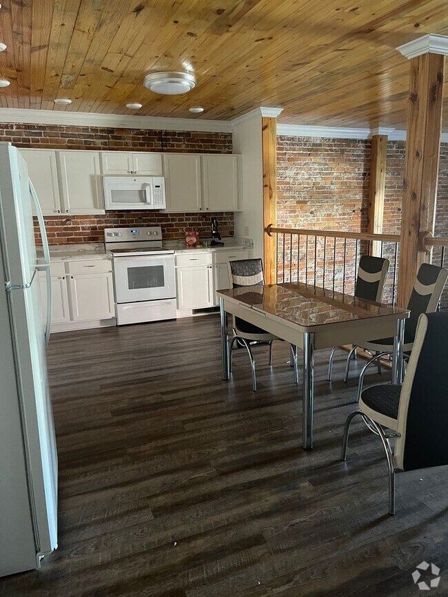 Building Photo - 33 W Oak St Unit 33 W Oak St Rental