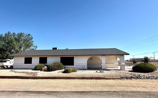 Photo - Updated 3 Bedroom, 2 Bathroom Home in Central Kingman – Across from the Mohave County Fairgrounds!