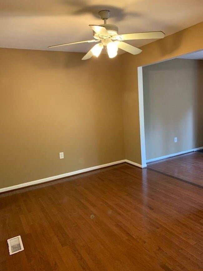 Photo - 7829 Briardale Terrace