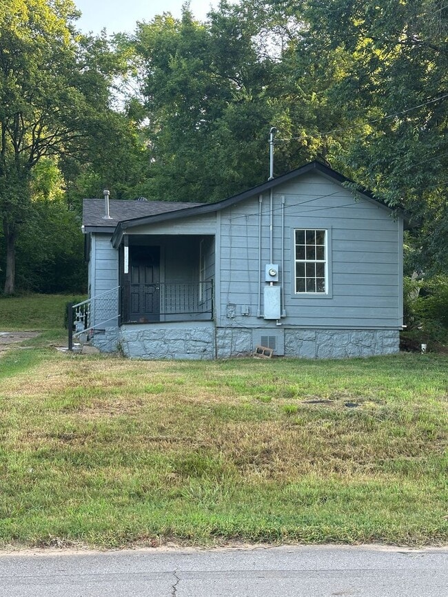 Building Photo - $1,200 Move-in-Special