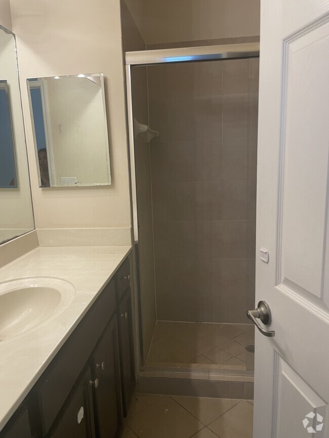 Building Photo - 755 SE 32nd Terrace Rental