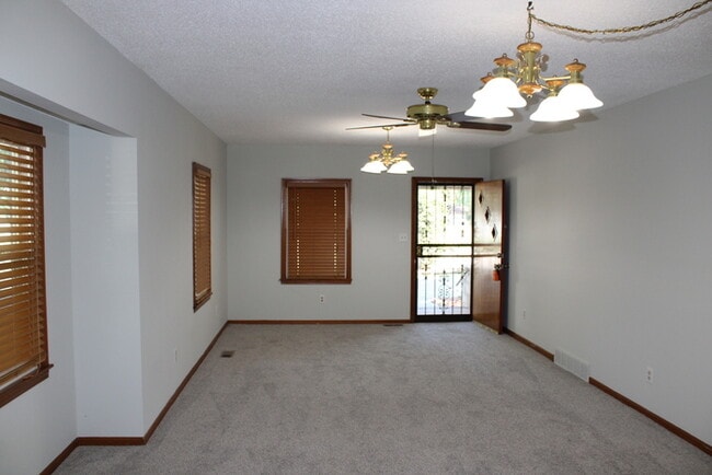 Photo - 3bed 2 bath in KCK off Turner and I-635