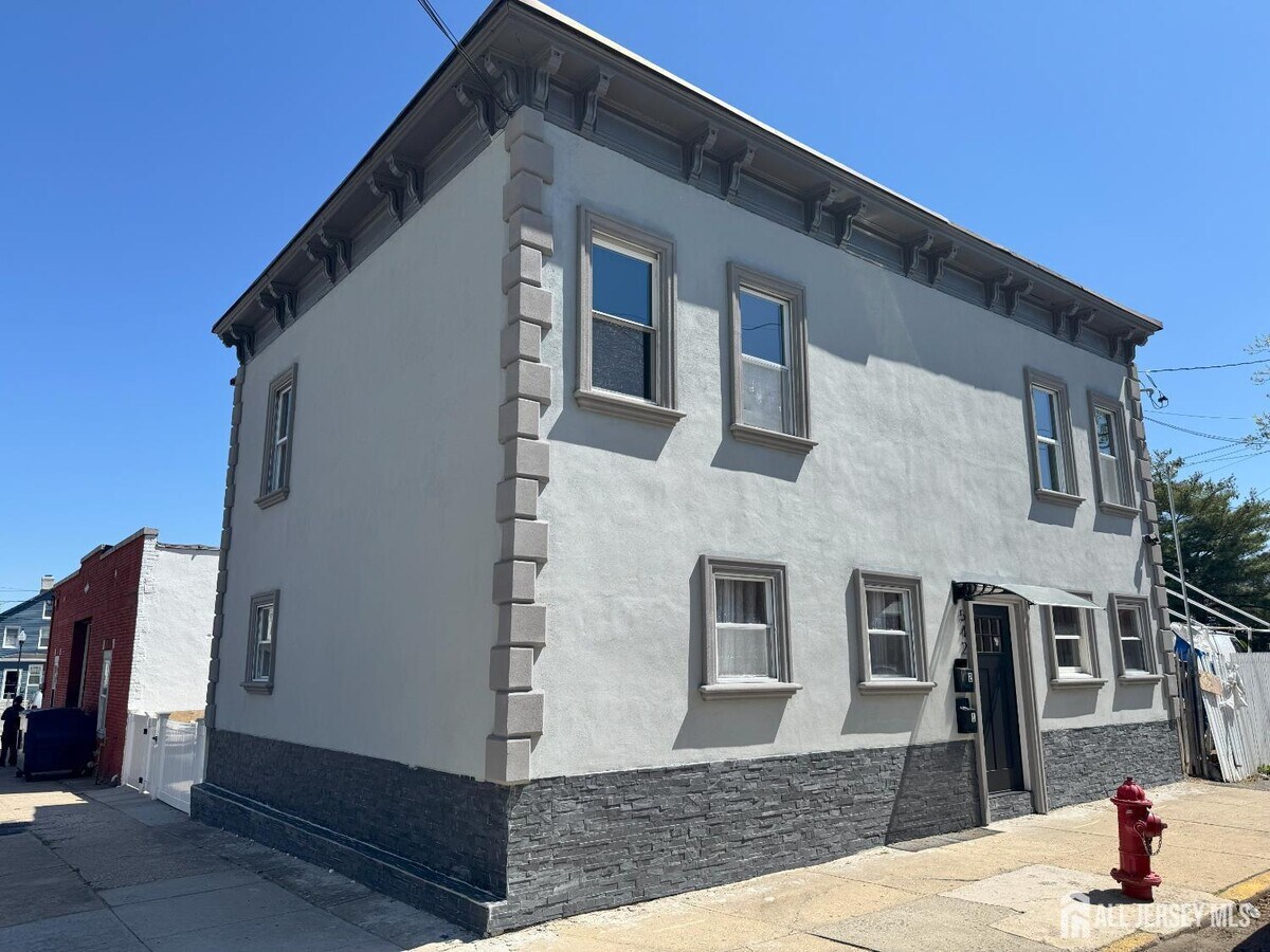Photo - 542 Miller St