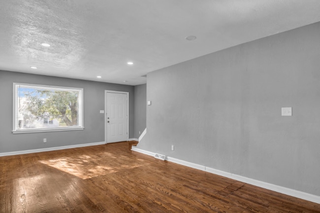 Photo - 4139 Monroe Ave