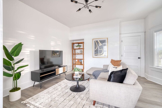 Photo - 317 NE Beech St Unidad ID1309851P