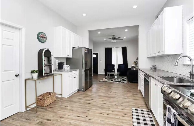 Photo - 1806 Vinton St