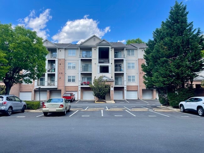Building Photo - 12124 Garden Ridge Ln Unit 301