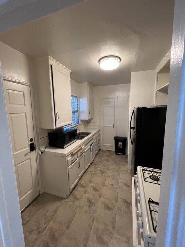 Photo - 8236 Crenshaw Blvd Apartamentos