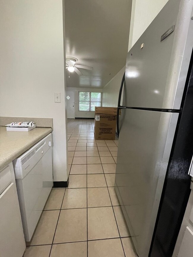 Photo - Spacious 2BR/1BA apartment off South Milledge Ave! Available now!
