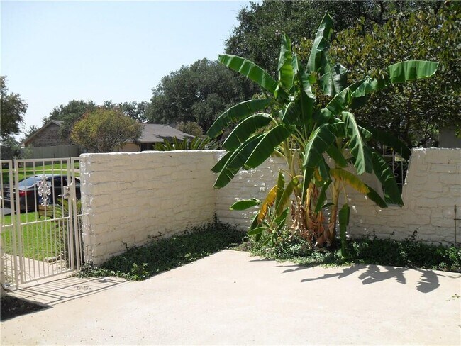 4804 Greystone Dr