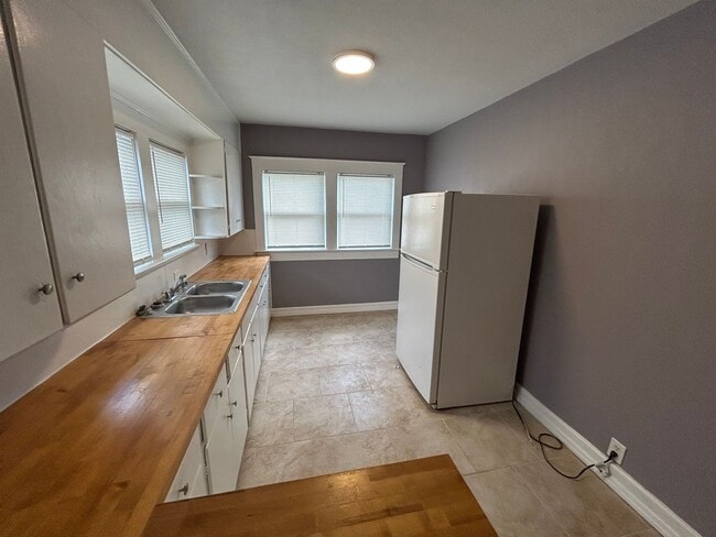Photo - Palmetto unit for rent near local marinas,... Unit No. A