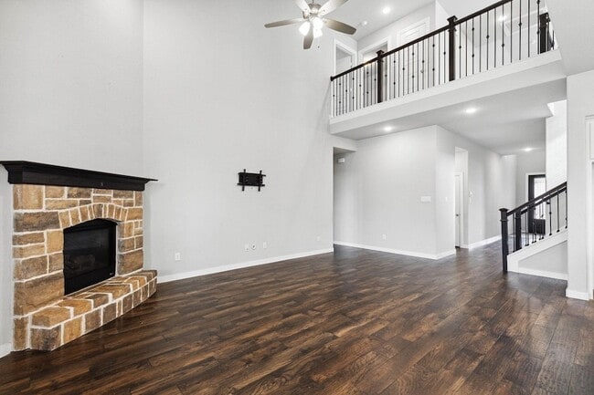 Photo - 1305 Swan Trl