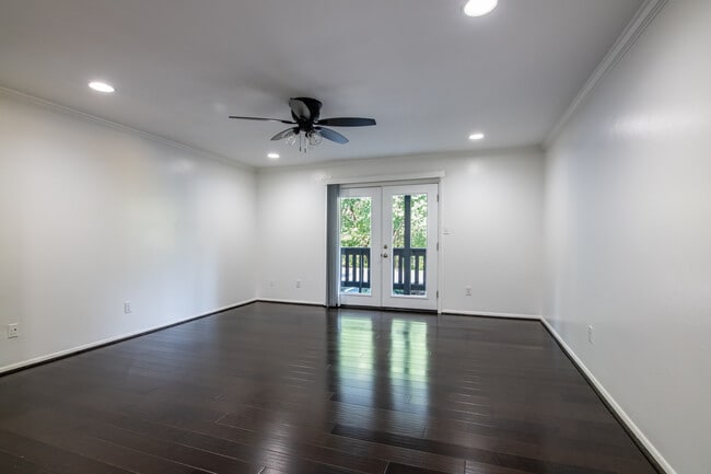 Building Photo - 1001 Woodland Vlg Unit 1001 Rental