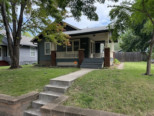 Building Photo - 3 bedroom 1 bath near downtown Rental