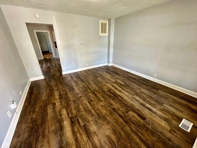 Photo - 1757 Howard St