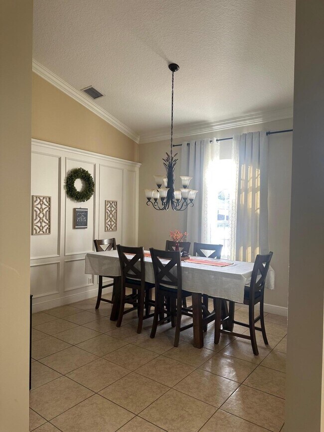 Photo - 2347 SW Kent Cir