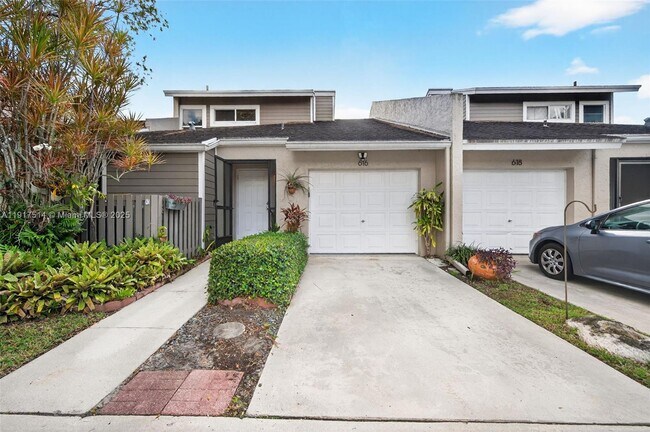 Photo - 616 Woodgate Ln