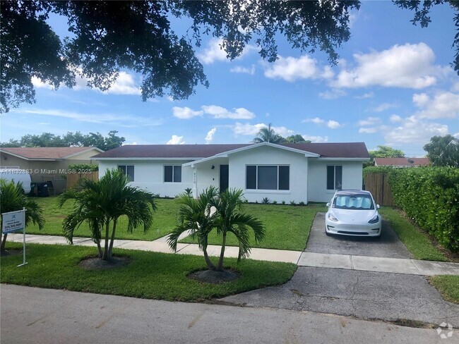 Building Photo - 9710 SW 185th Terrace Rental