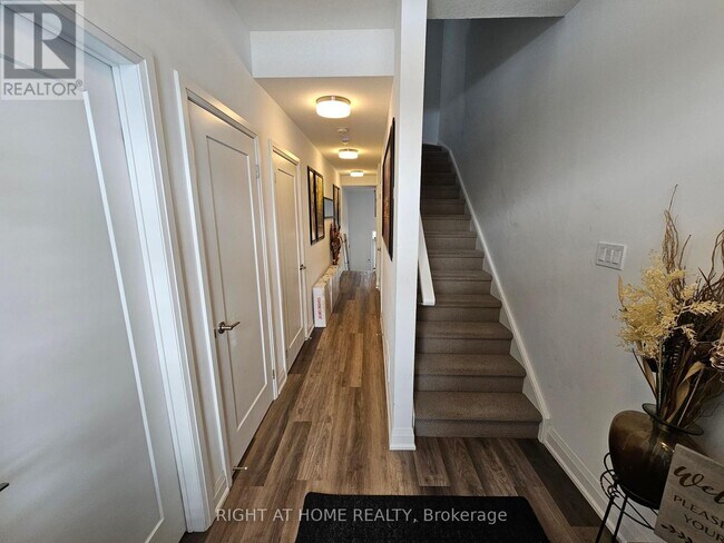 Photo - 156 Huron St