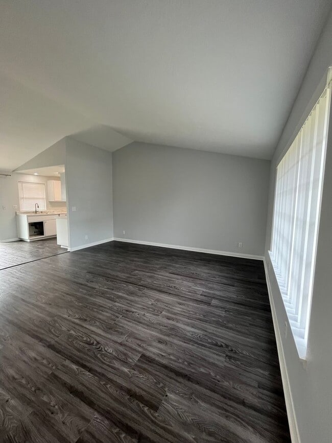 Building Photo - 2-Bedroom 1.5-Bathroom duplex Rental