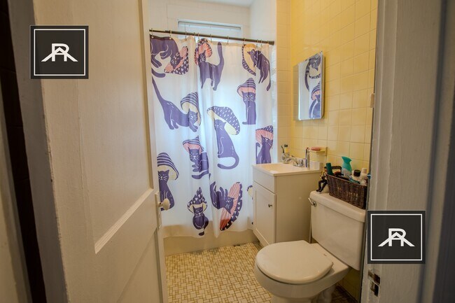 Photo - 129 Chiswick Rd Unit 13