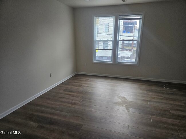 Building Photo - 29 Robin St Unit 2