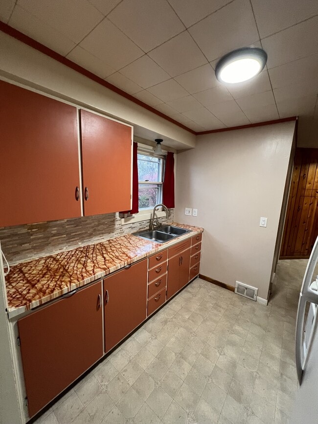 Photo - 740 Cawood St