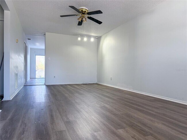 Photo - 1961 Continental Blvd