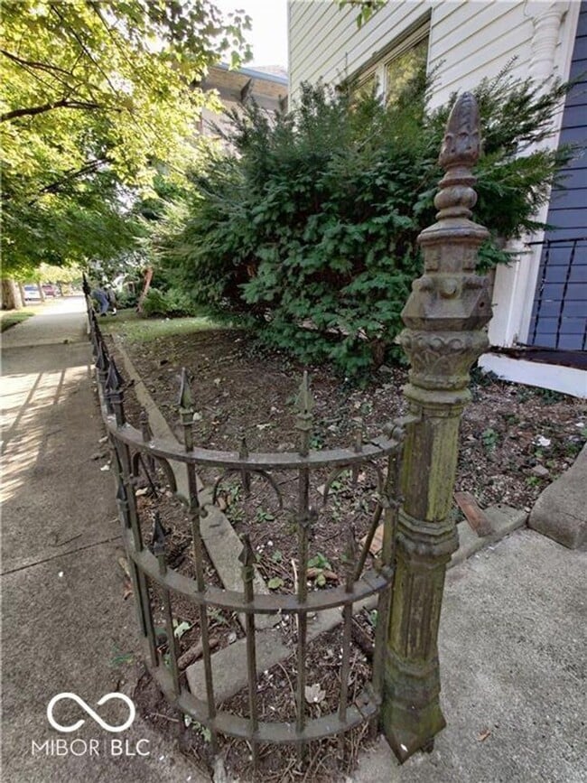Photo - 17 E Mechanic St #3
