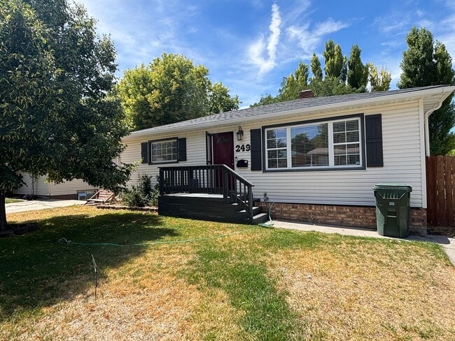 Building Photo - 4 Bedroom 2 Bathroom Rental