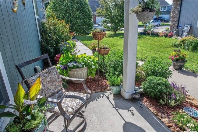 2335 Surrey Dr