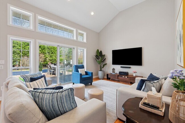 Photo - 39 Hollow Ln