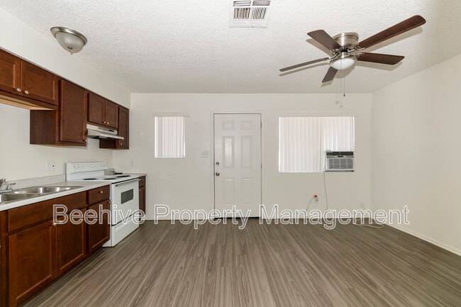 Photo - 1502 E Adams St