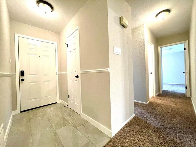 Photo - 703 Twin Oak Trail