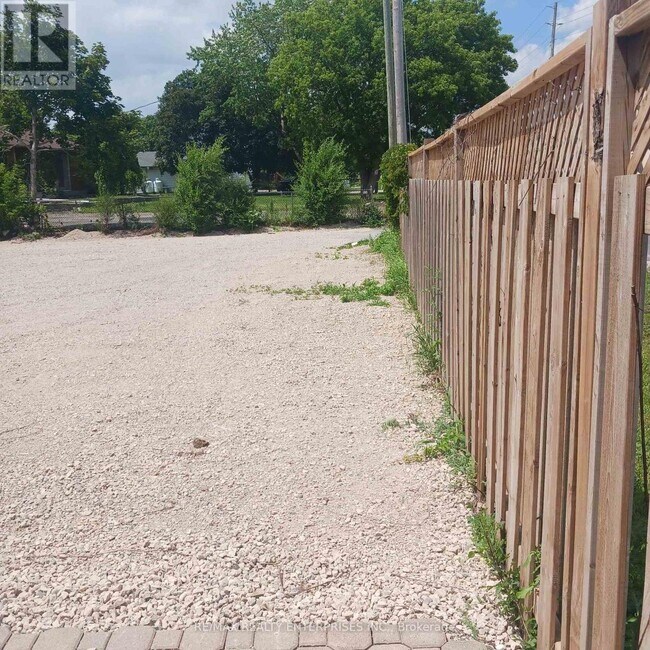Photo - 12993 Steeles Ave