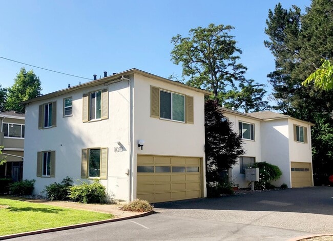 Laurel Oaks Apartments