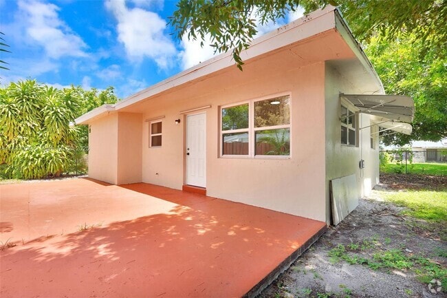 Building Photo - 2435 Plunkett St Rental