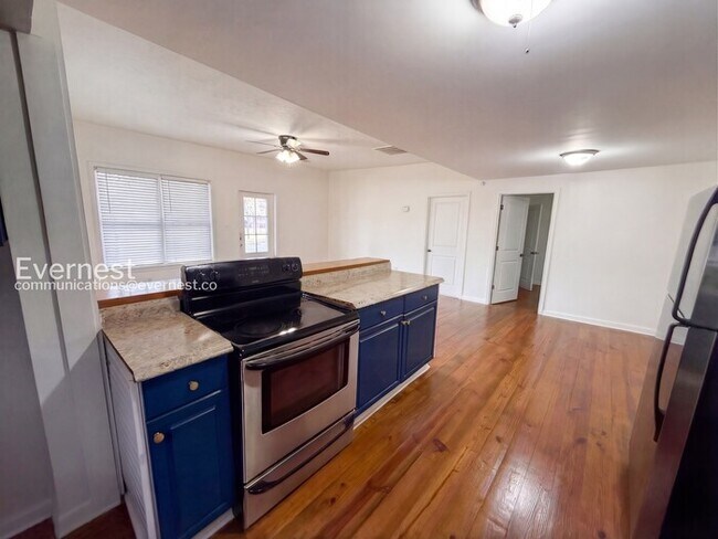 Photo - 506 Alpha St S